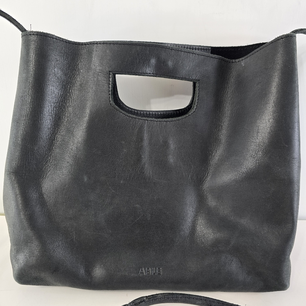 Able Black Shoulder Bag with Sophisticated Design - Picture 3 of 16